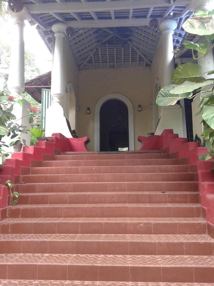 Astoria Hotel Parra Luaran gambar