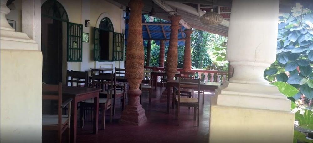 Astoria Hotel Parra Luaran gambar